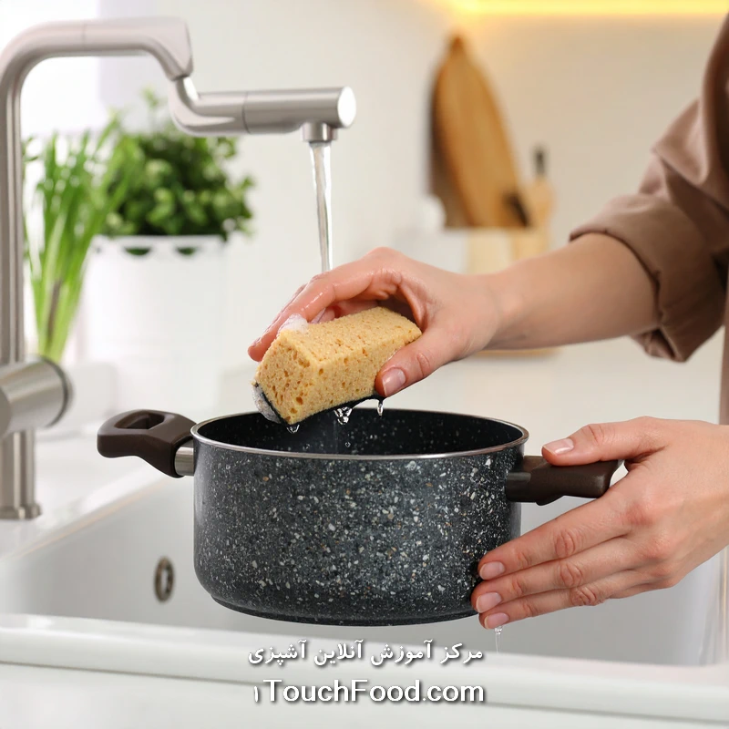 روش نگهداری سرویس قابلمه گرانیتی 5 تمیز کردن قابلمه گرانیتی؛ اصولی و ایمن
