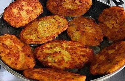 طرز تهیه کوکو سیب زمینی به همراه پیازچه