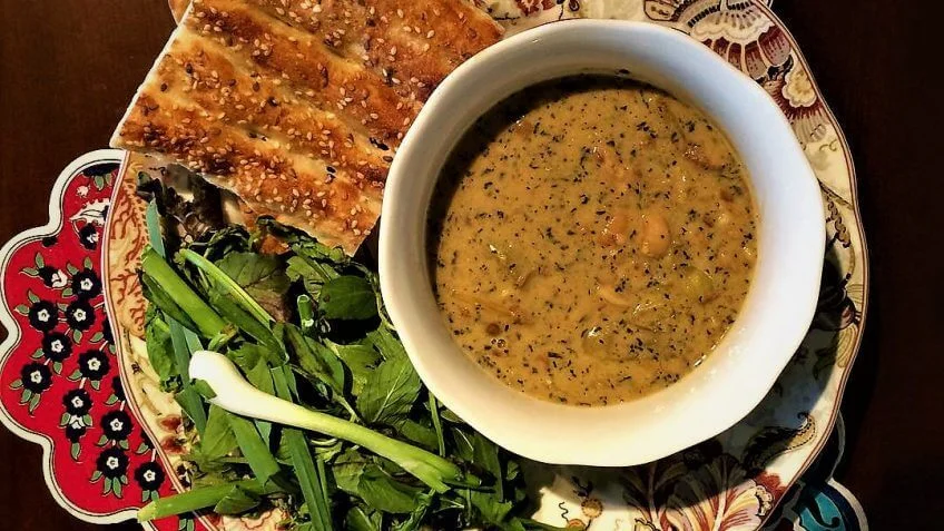 Caldo Kashk: Una reconfortante sinfonía de sabores para el frío invierno