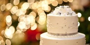 How to make a delicious two-tiered wedding cake for 10 people
