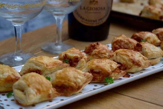 rollo de salchicha con champiñones y queso