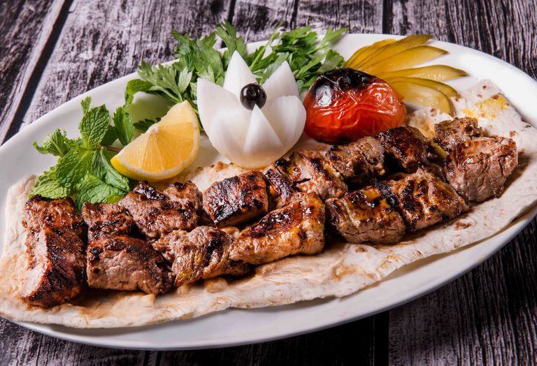 طرز تهیه کباب چنجه رستورانی ایرانی خوشمزه