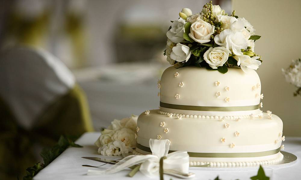 طرز تهیه کیک عروسی دو طبقه مجلسی