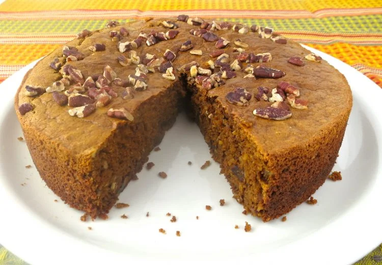 Receta de pastel de miel con decoración de nueces