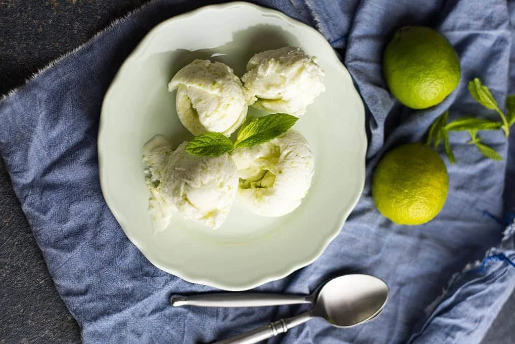 Comment servir une glace au citron