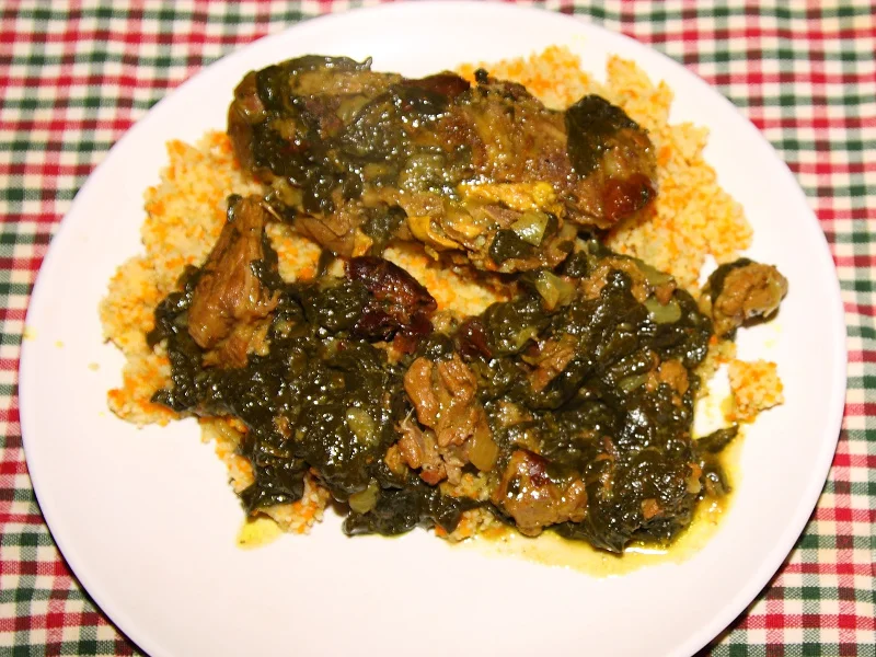 Comment préparer un ragoût d'épinards Mazandarani pour 6 personnes