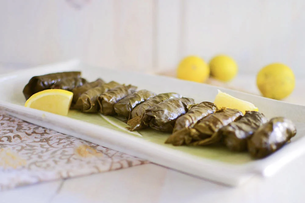 طرز تهیه دلمه برگ مو تبریزی خانگی برای 10 نفر 10 طرز تهیه دلمه برگ مو تبریزی خوشمزه و نکات کلیدی در آن