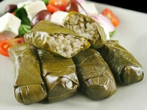 طرز تهیه دلمه برگ مو تبریزی خانگی برای 10 نفر 14 برگ مو1