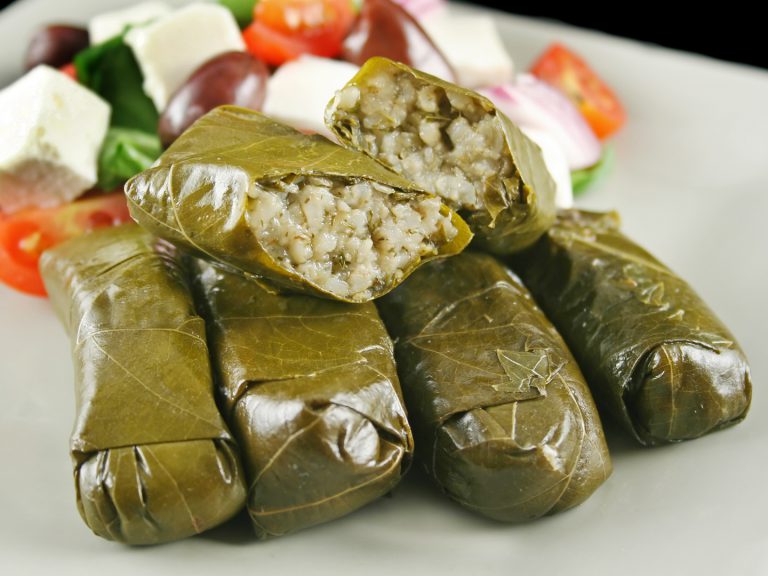 طرز تهیه دلمه برگ مو تبریزی خانگی برای 10 نفر