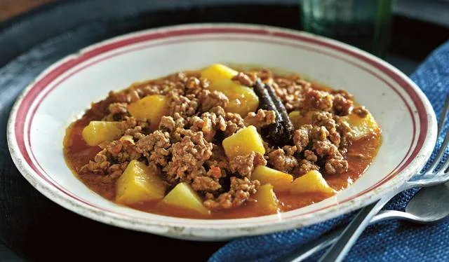 Wie man originalen Mazandarani-Peking-Eintopf zubereitet