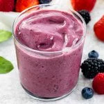 طرز تهیه اسموتی توت فرنگی و بلوبری