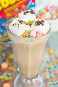 طرز تهیه میلک شیک آناناس و مارشمالو برای 3 نفر 5 طرز تهیه میلک شیک آناناس و مارشمالو