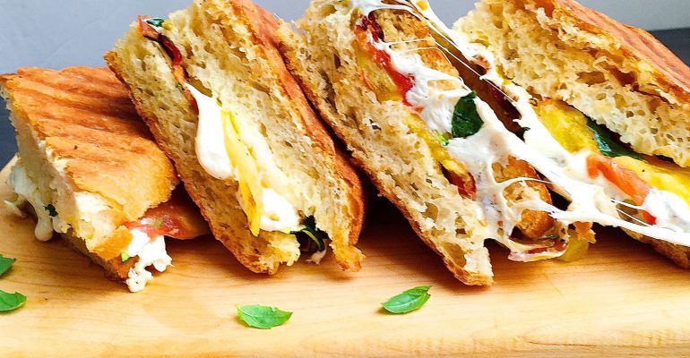 طرز تهیه ساندویچ پنینی فیله مرغ برای 4 نفر
