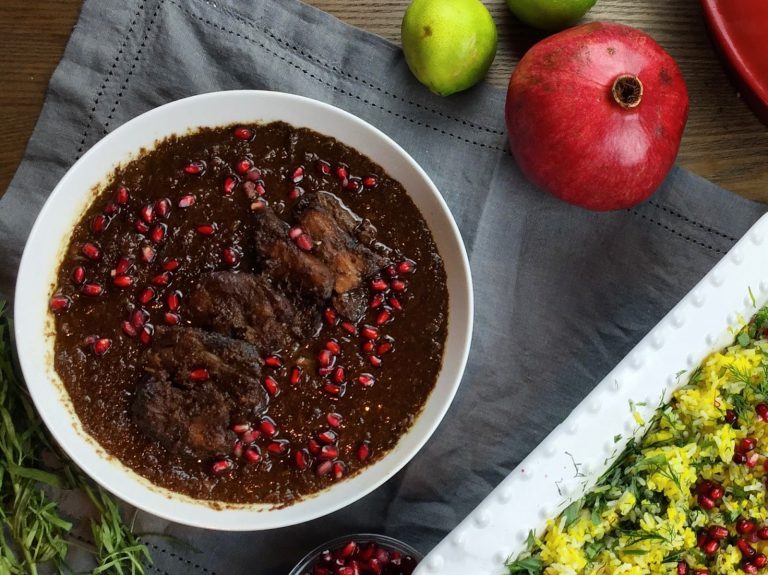 طرز تهیه خورش انار بیج گیلانی برای 4 نفر