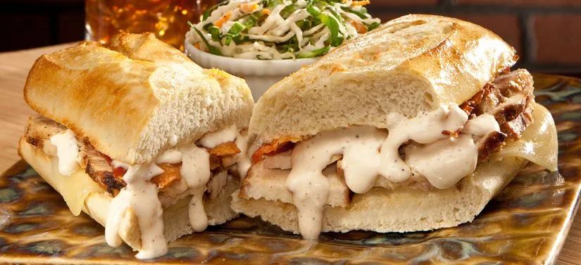 Cómo preparar un delicioso panini de pollo ahumado