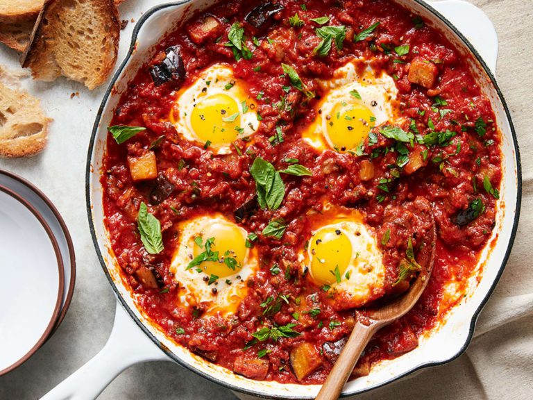 طرز تهیه میرزا قاسمی بادمجان گیلانی برای 5 نفر