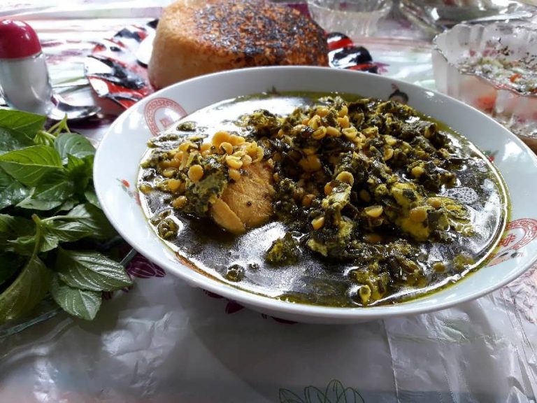 طرز تهیه سیر قلیه شمالی گیلانی برای 4 نفر