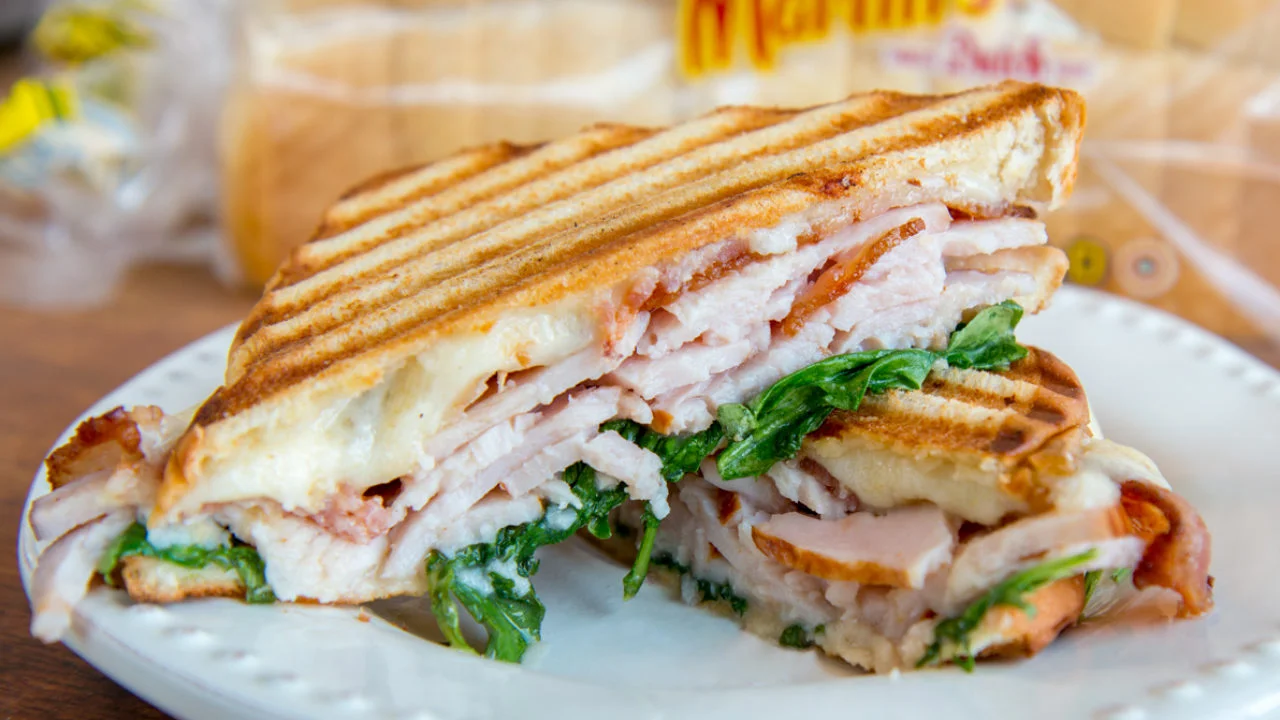 Cómo preparar panini de pollo ahumado casero