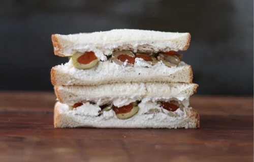 Come preparare i panini alla crema di olive fatti in casa