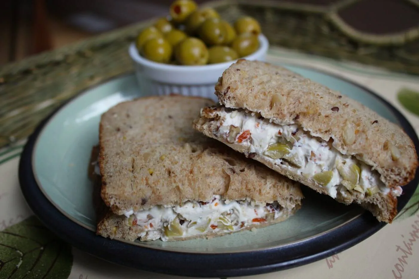 Come preparare i panini alla crema di olive in casa