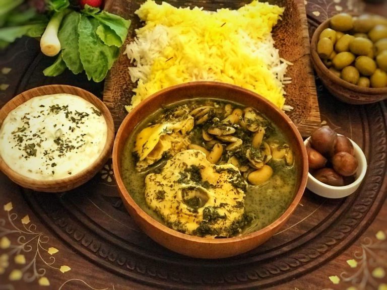 طرز تهیه خورش باقلا قاتق گیلانی برای 4 نفر