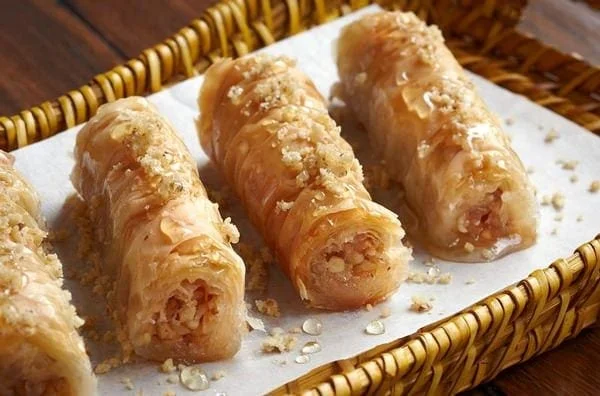طرز تهیه شیرینی ساق عروس مجلسی برای 10 نفر 8 طرز تهیه شیرینی ساق عروس مجلسی