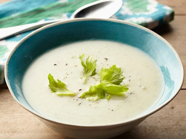 طرز تهیه سوپ تره فرنگی فرانسوی برای 6 نفر 1 میکس کردن سوپ