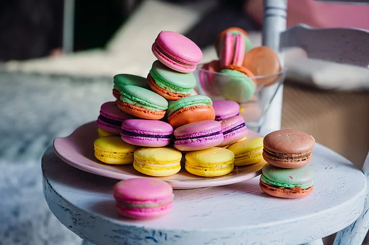 طرز تهیه شیرینی ماکارون فرانسوی برای 10 نفر 2 شیرینی ماکارون فرانسوی
