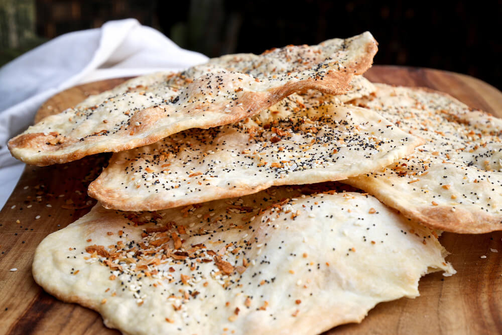 طرز تهیه نان لواش خانگی در ماهیتابه برای 5 نفر