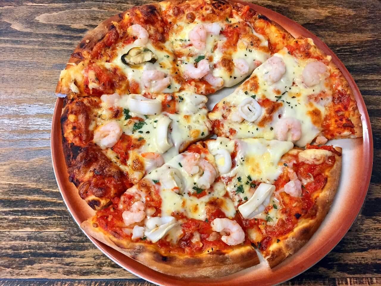 طرز تهیه پیتزا میگو ایتالیایی مخصوص برای 2 نفر