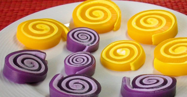 طرز تهیه ژله رولی گل رز مجلسی برای 4 نفر