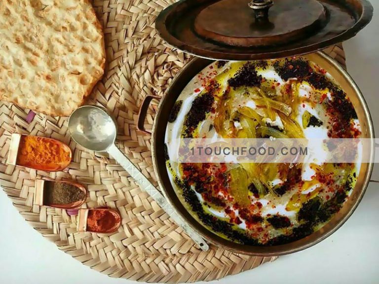 طرز تهیه آش ترخینه دوغ با شکمبه اراکی برای 6 نفر