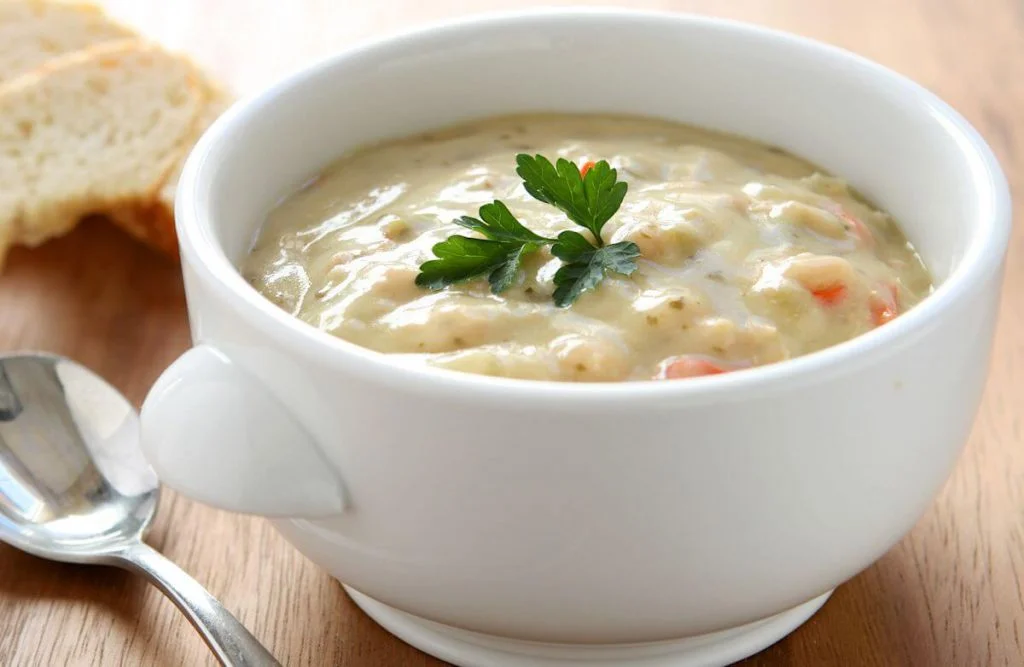 Cómo preparar una sopa especial de harina de arroz con pollo para 8 personas