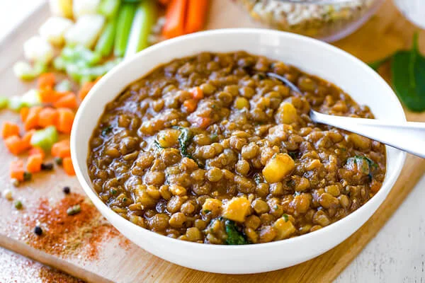 طرز تهیه سوپ عدس مخصوص مجلسی برای 5 نفر 7 طرز تهیه سوپ عدس مجلسی