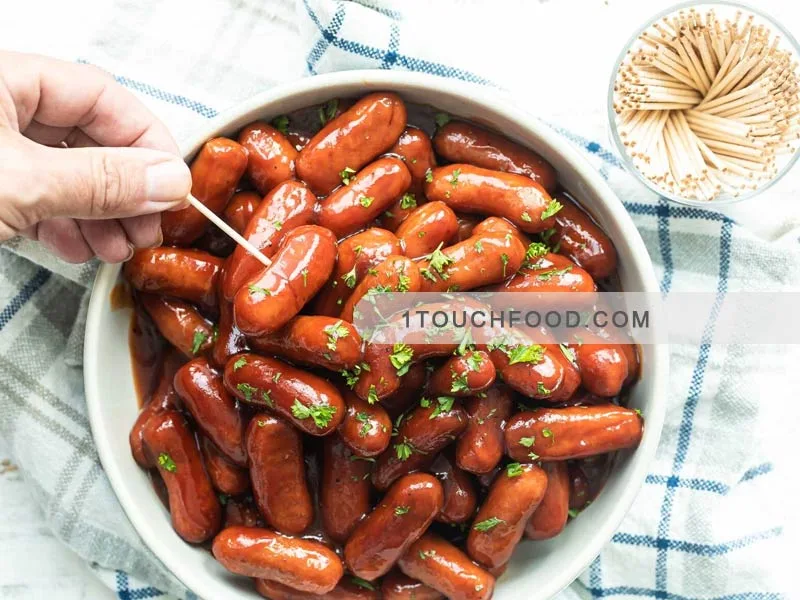 كيفية صنع نقانق صغيرة كوجبة خفيفة للحفلات 