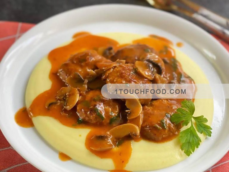کوفته با پوره سیب زمینی و سس قارچ