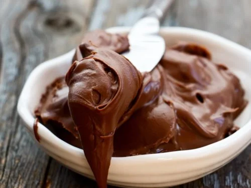 Cioccolato per la colazione fatto in casa con tutti i tipi di cioccolato