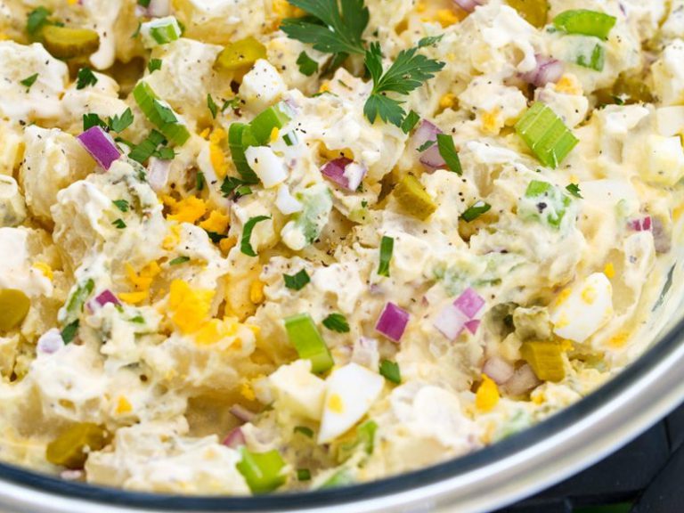 طرز تهیه سالاد سیب زمینی و سس خامه خوشمزه