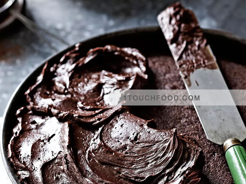 تهیه کیک خیس شکلات آب شده مرحله به مرحله