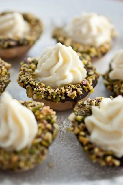 طرز تهیه شیرینی انگشتی کانولی 48 عددی 1 مواد اولیه برای طرز تهیه شیرینی انگشتی کانولی