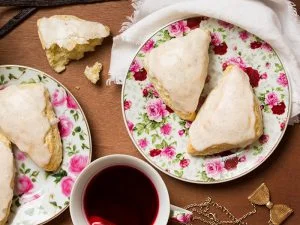 طرز تهیه بیسکویت وانیلی لعابدار 18 عددی 6 طرز تهیه بیسکویت وانیلی لعابدار 1