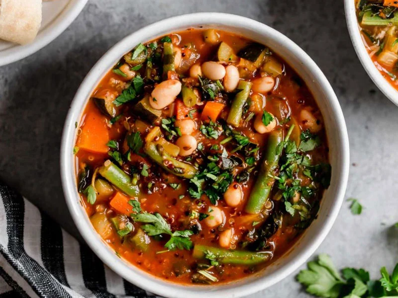 Cómo preparar una sopa minestrone especial de col rizada y quinoa