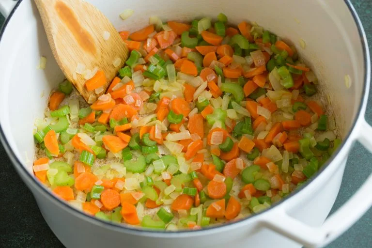 Como fazer sopa cremosa de couve-flor, passo 1