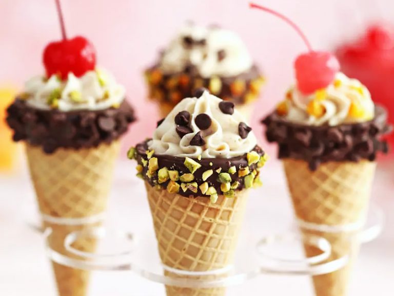 طرز تهیه قیف کانولی شکلاتی خانگی خوشمزه