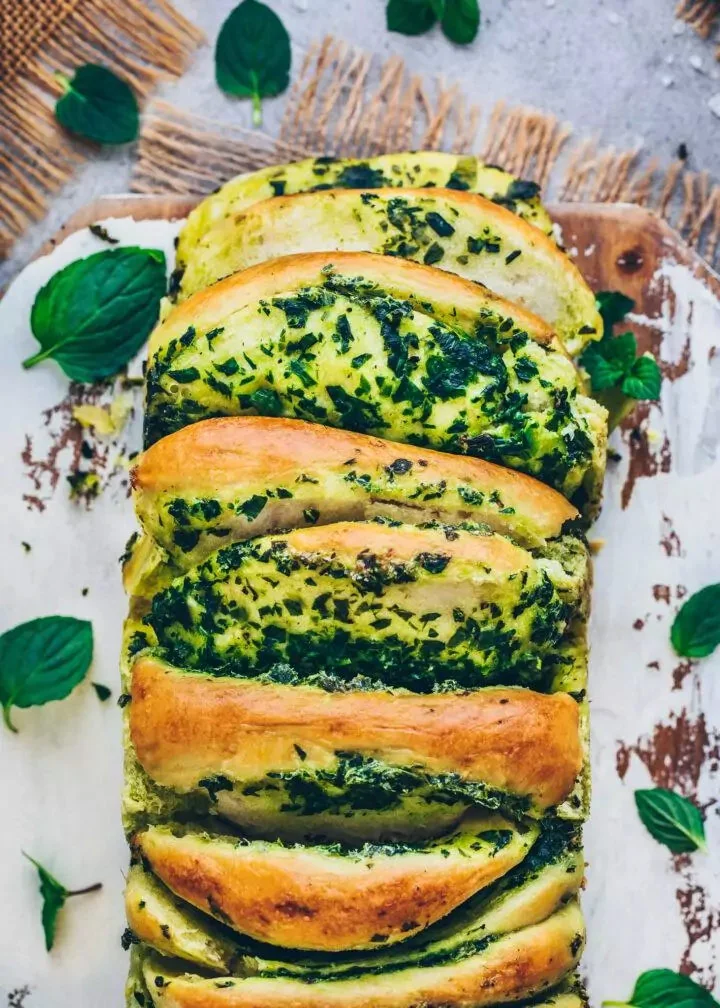 طرز تهیه نان سیر با کره گیاهی 16 تکه ای 4 نکات مهم در تهیه نان سیر با کره گیاهی