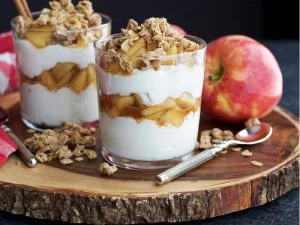 طرز تهیه پارفه سیب و دارچین و گرانولا 4 عدد 6 تهیه پارفه سیب و دارچین و گرانولا
