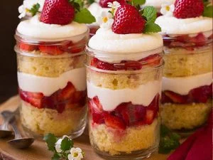 طريقة عمل كوب الفراولة 1