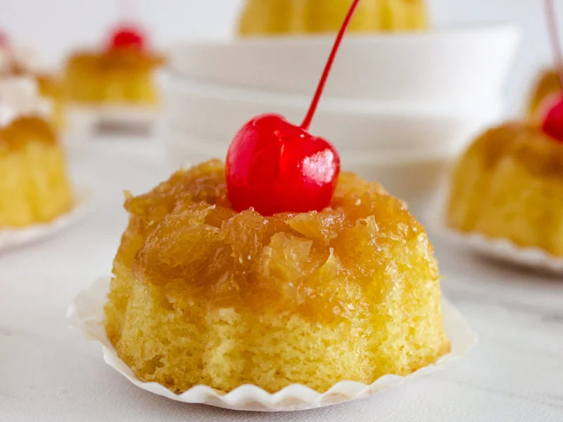 طرز تهیه انواع کیک: آموزش کامل بیش از 200 نوع کیک خانگی 171 طرز تهیه کاپ کیک وارونه آناناس مجلسی