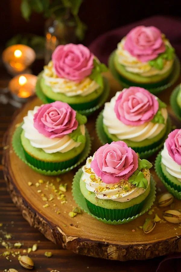 طرز تهیه انواع کیک: آموزش کامل بیش از 200 نوع کیک خانگی 137 آموزش طرز تهیه کاپ کیک پسته ای
