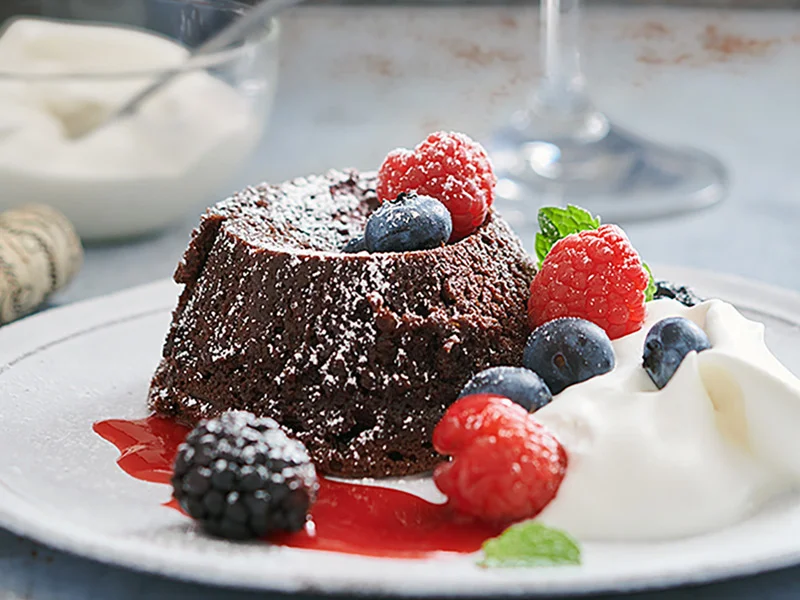 Cómo hacer un pastel de chocolate fundido